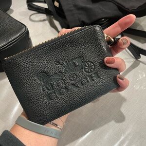Coach
CORNER ZIP WRISTLET WITH HORSE AND CARRIAGE